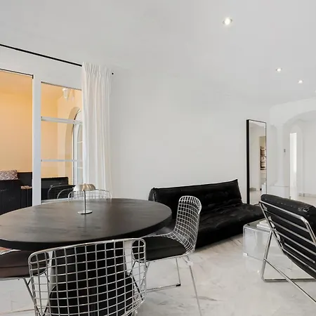 Unmatched Location, Breathtaking Views, Garage Appartamento